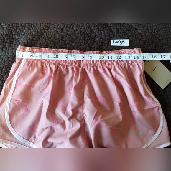 Women's Nike Tempo Swoosh Print Running Short - NWTs - Picture 4 of 10